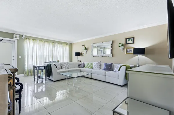 Property Slideshow image 3 of 25 | 213 wellington e, West Palm Beach, FL, 33417