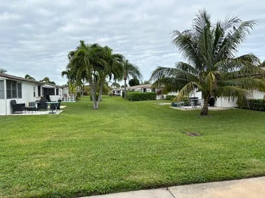 Property Slideshow image 2 of 16 | 2936 crosley dr g, West Palm Beach, FL, 33415