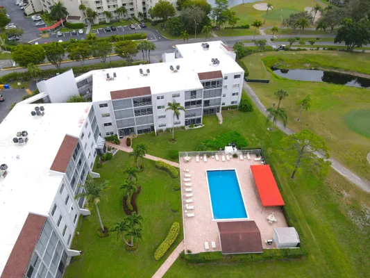 Property Slideshow image 2 of 15 | 6850 10th ave 406, Greenacres, FL, 33467