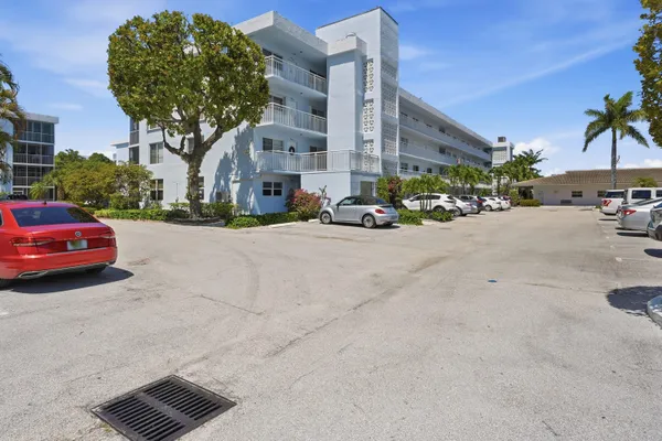 Property Slideshow image 2 of 66 | 2008 s federal hwy 101, Boynton Beach, FL, 33435