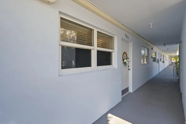 Property Slideshow image 3 of 66 | 2008 s federal hwy 101, Boynton Beach, FL, 33435