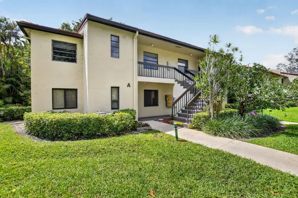Property Slideshow image 2 of 61 | 8310 casa del lago d, Boca Raton, FL, 33433