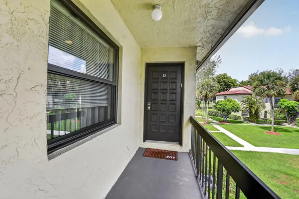 Property Slideshow image 3 of 61 | 8310 casa del lago d, Boca Raton, FL, 33433
