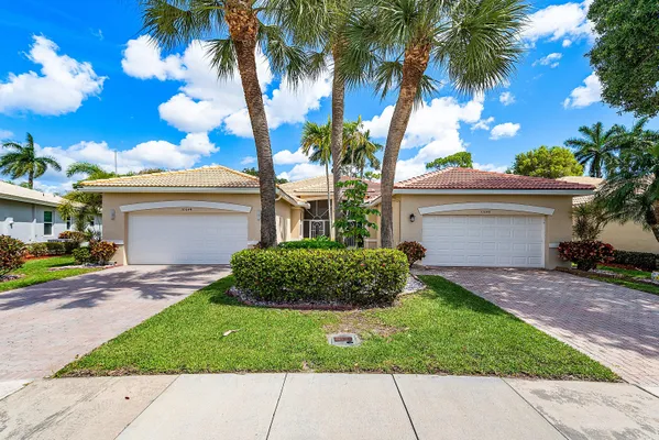 Property Slideshow image 2 of 57 | 10644 royal caribbean cir, Boynton Beach, FL, 33437