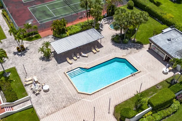 Property Slideshow image 3 of 37 | 6320 lakemont cir, Greenacres, FL, 33463