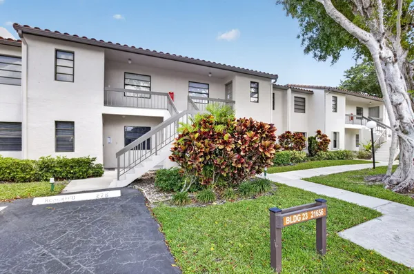 Property Slideshow image 2 of 39 | 21656 juego cir 23e, Boca Raton, FL, 33433
