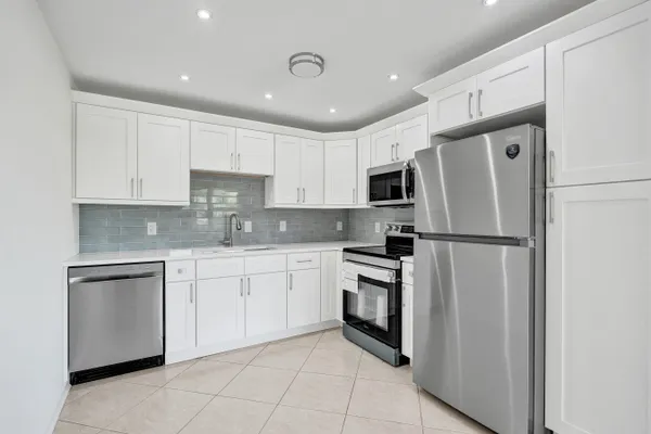 Property Slideshow image 3 of 37 | 1112 oakridge 1112, Deerfield Beach, FL, 33442