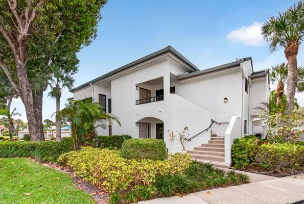Property Slideshow image 2 of 61 | 7485 glendevon ln 1105, Delray Beach, FL, 33446