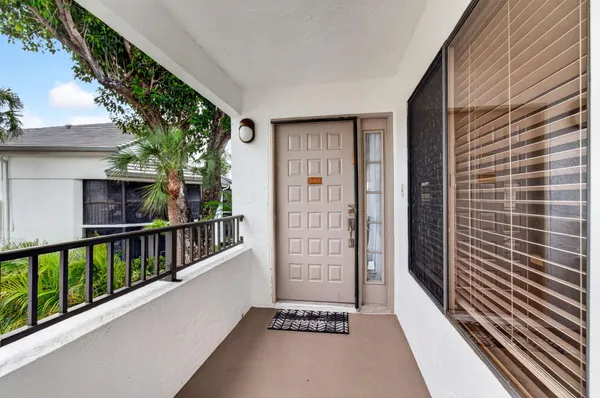 Property Slideshow image 3 of 61 | 7485 glendevon ln 1105, Delray Beach, FL, 33446