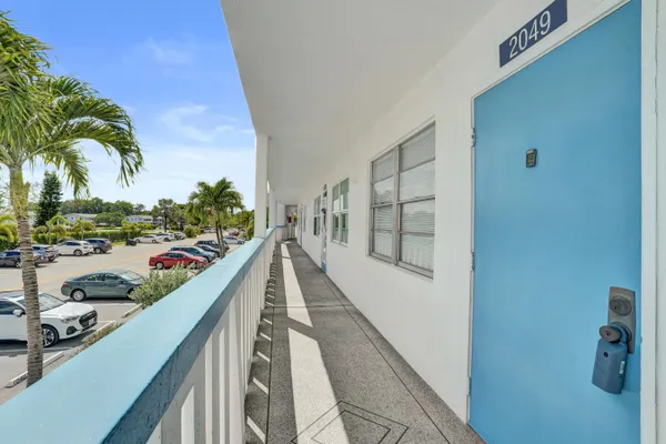Property Slideshow image 3 of 50 | 2049 lyndhurst, Deerfield Beach, FL, 33442