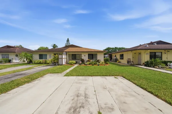 Property Slideshow image 2 of 35 | 10222 pine dr, Boynton Beach, FL, 33437