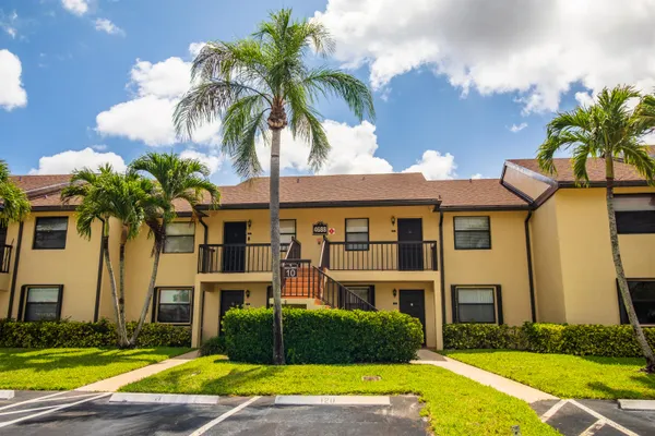 Property Slideshow image 2 of 35 | 4688 lucerne lakes blvd blvd 104, Lake Worth, FL, 33467