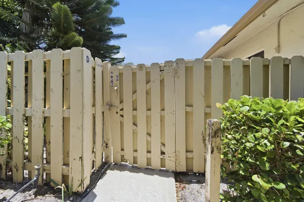 Property Slideshow image 3 of 30 | 729 nw 29th ave d, Delray Beach, FL, 33445