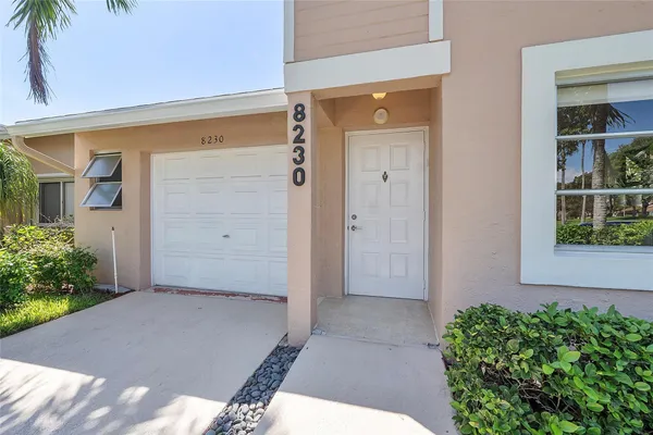 Property Slideshow image 3 of 46 | 8230 springtree rd, Boca Raton, FL, 33496