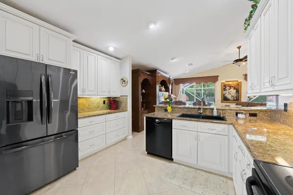 Property Slideshow image 2 of 33 | 5185 glenville dr, Boynton Beach, FL, 33437