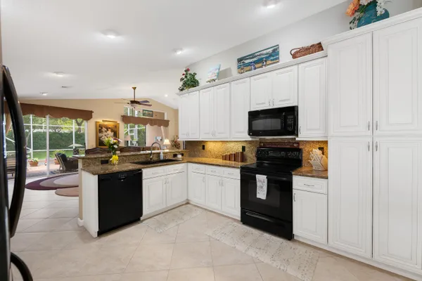 Property Slideshow image 3 of 33 | 5185 glenville dr, Boynton Beach, FL, 33437