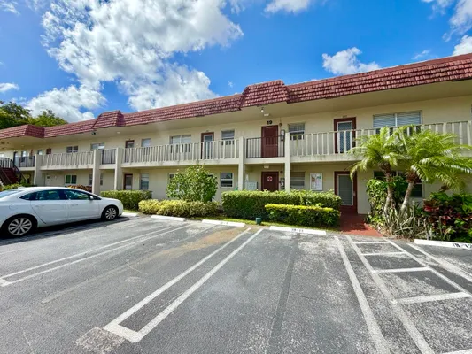 Property Slideshow image 2 of 48 | 19 abbey ln 204, Delray Beach, FL, 33446