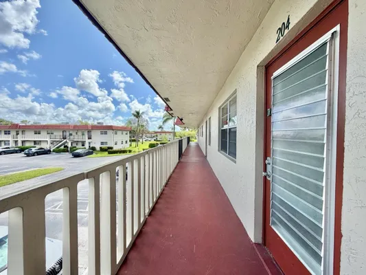 Property Slideshow image 3 of 48 | 19 abbey ln 204, Delray Beach, FL, 33446