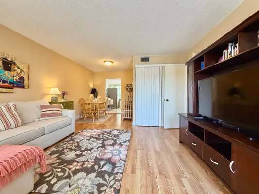 Property Slideshow image 2 of 33 | 19 abbey ln 204, Delray Beach, FL, 33446