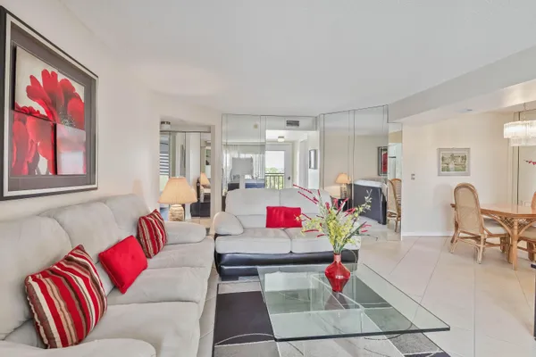 Property Slideshow image 2 of 30 | 3951 via poinciana 511, Greenacres, FL, 33467