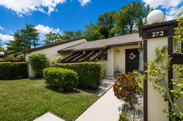 Property Slideshow image 2 of 31 | 272 beaver dam ct, Royal Palm Beach, FL, 33411