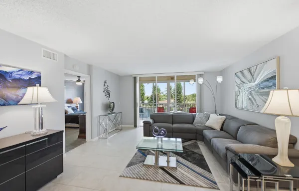 Property Slideshow image 2 of 44 | 9587 weldon cir b308, Tamarac, FL, 33321
