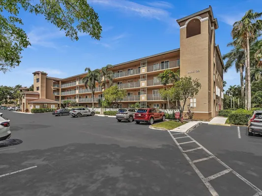 Property Slideshow image 3 of 51 | 12511 imperial isle dr 402, Boynton Beach, FL, 33437