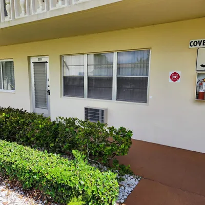 Property Slideshow image 3 of 24 | 219 coventry j, West Palm Beach, FL, 33417