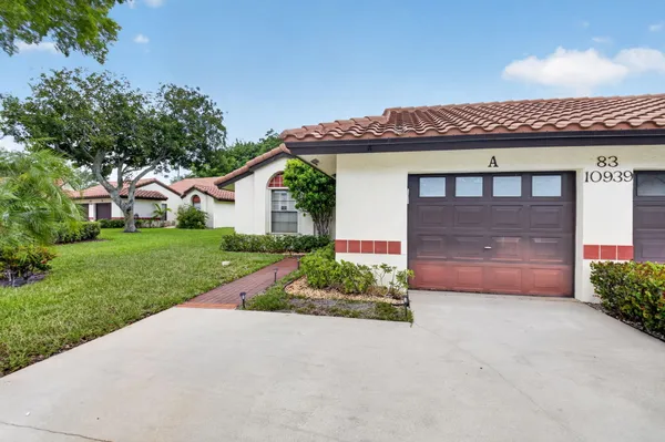 Property Slideshow image 2 of 52 | 10939 roebelini palm ct a, Boynton Beach, FL, 33437