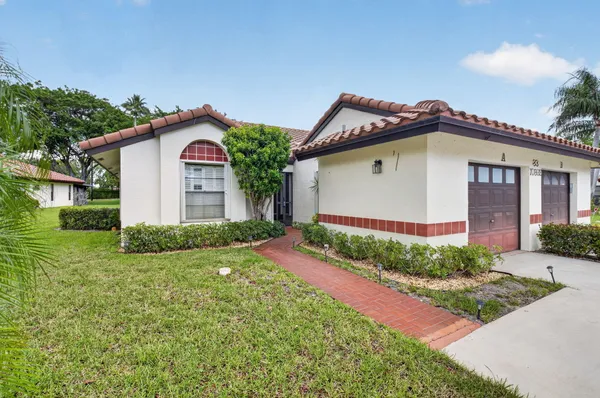 Property Slideshow image 3 of 52 | 10939 roebelini palm ct a, Boynton Beach, FL, 33437