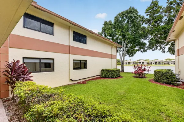 Property Slideshow image 2 of 69 | 15401 pembridge ave 15, Delray Beach, FL, 33484