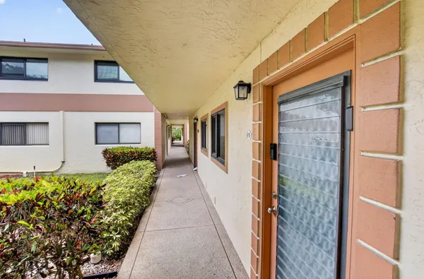 Property Slideshow image 3 of 69 | 15401 pembridge ave 15, Delray Beach, FL, 33484