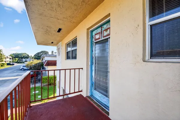Property Slideshow image 2 of 45 | 201 oxford 600 600, West Palm Beach, FL, 33417