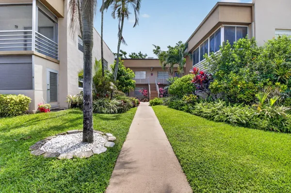 Property Slideshow image 2 of 102 | 14 flanders a, Delray Beach, FL, 33484