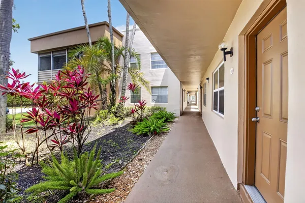 Property Slideshow image 3 of 102 | 14 flanders a, Delray Beach, FL, 33484