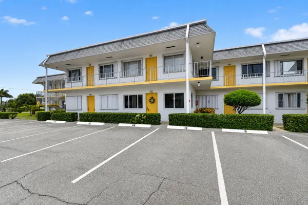 Property Slideshow image 2 of 58 | 3240 lake osborne dr 104, Lake Worth Beach, FL, 33461