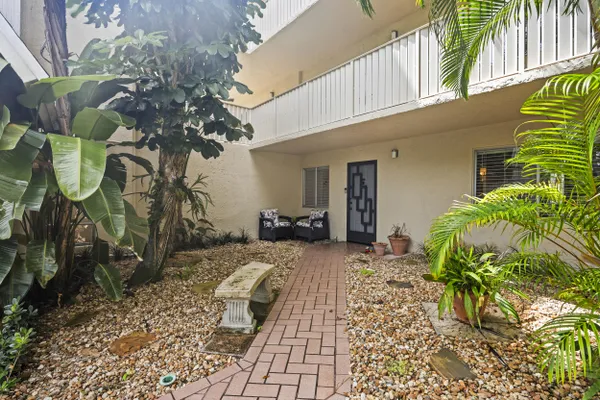 Property Slideshow image 2 of 43 | 7146 huntington ln 105, Delray Beach, FL, 33446