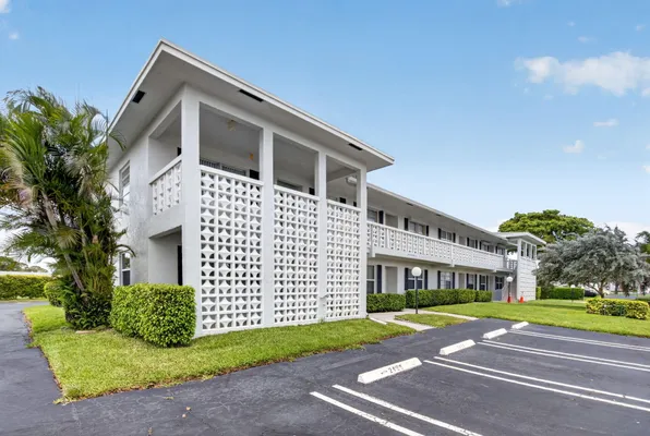 Property Slideshow image 2 of 74 | 2401 del aire blvd 101, Delray Beach, FL, 33445
