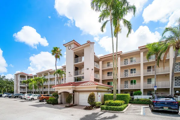 Property Slideshow image 2 of 47 | 14096 huntington pointe dr 106, Delray Beach, FL, 33484