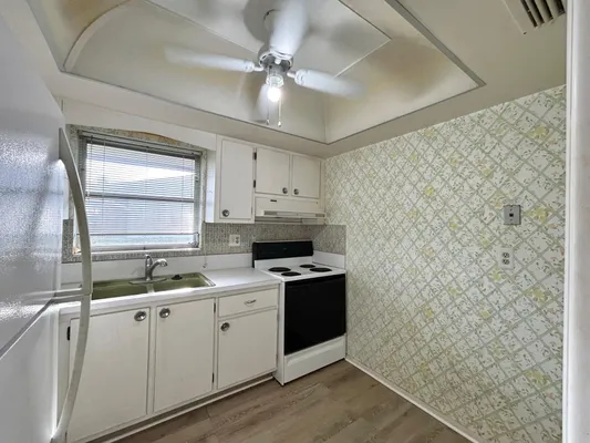 Property Slideshow image 3 of 37 | 2805 crosley dr g, West Palm Beach, FL, 33415