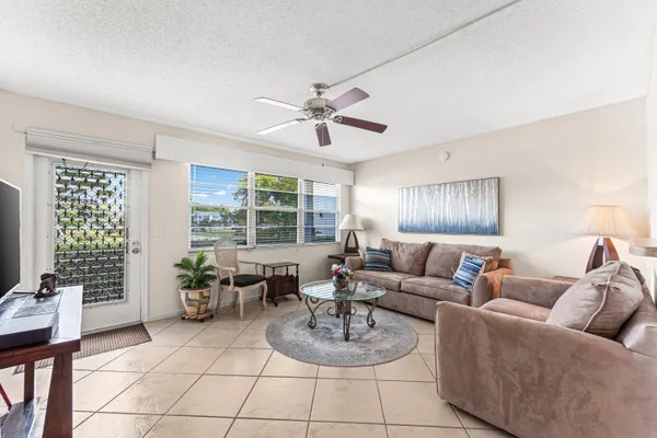 Property Slideshow image 3 of 19 | 1017 harwood c c, Deerfield Beach, FL, 33442