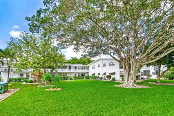 Property Slideshow image 2 of 25 | 57 canterbury, West Palm Beach, FL, 33417