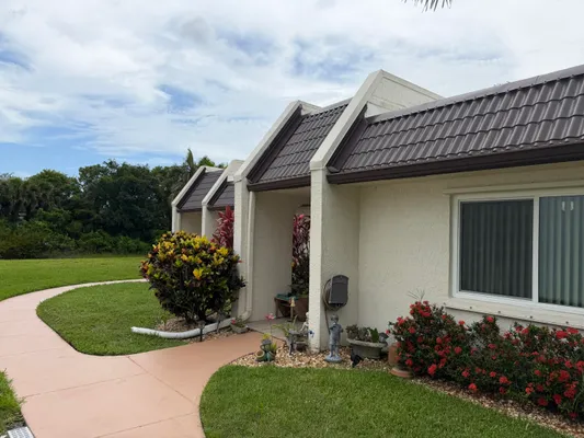 Property Slideshow image 2 of 44 | 212 lake susan ln, West Palm Beach, FL, 33411