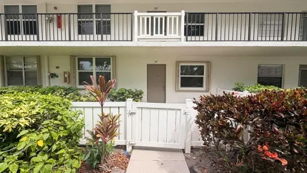 Property Slideshow image 2 of 33 | 24 abbey ln 107, Delray Beach, FL, 33446