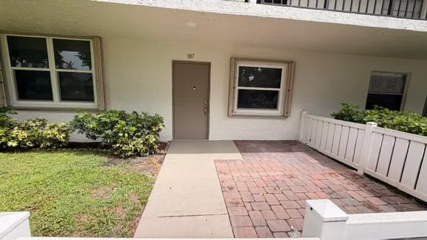 Property Slideshow image 3 of 33 | 24 abbey ln 107, Delray Beach, FL, 33446