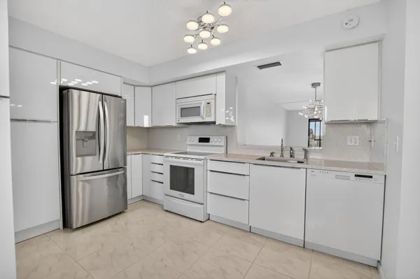 Property Slideshow image 2 of 51 | 7370 s oriole blvd 802, Delray Beach, FL, 33446