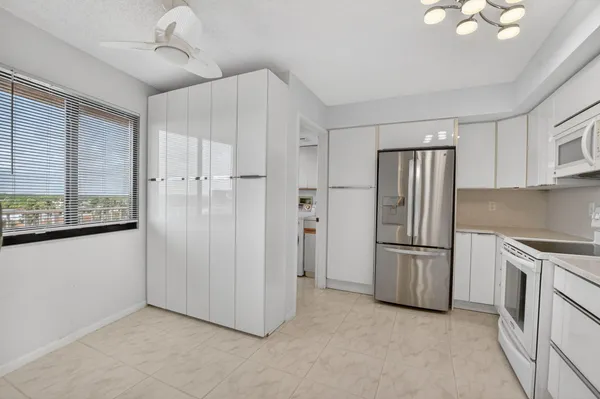 Property Slideshow image 3 of 51 | 7370 s oriole blvd 802, Delray Beach, FL, 33446