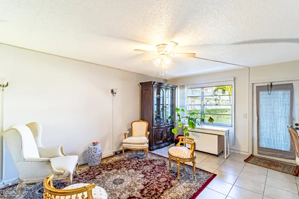 Property Slideshow image 3 of 15 | 213 fanshaw 213, Boca Raton, FL, 33434