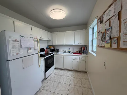 Property Slideshow image 2 of 11 | 229 e durham e 229, Deerfield Beach, FL, 33442