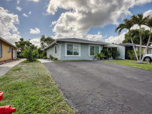 Property Slideshow image 2 of 54 | 7581 deuce ln, Greenacres, FL, 33467